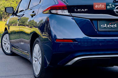 Хэтчбек Nissan Leaf 2022 в 
