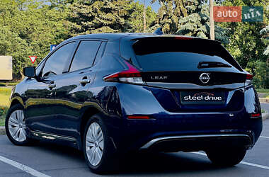Хэтчбек Nissan Leaf 2022 в 