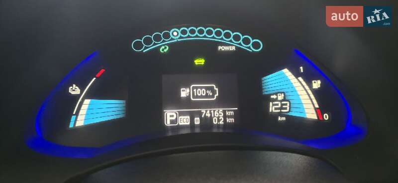 Хетчбек Nissan Leaf 2015 в Дніпрі