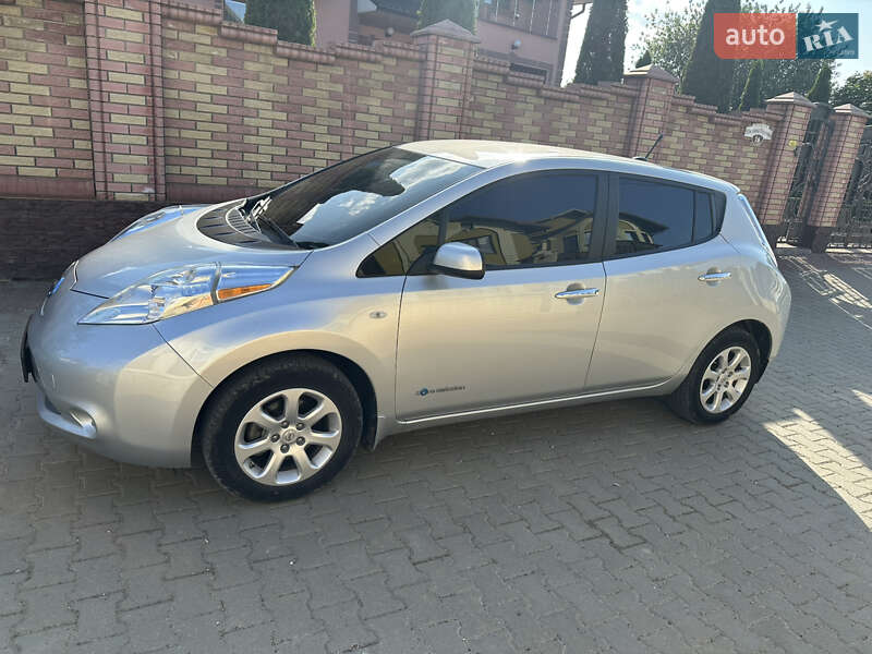 Хэтчбек Nissan Leaf 2013 в Черновцах