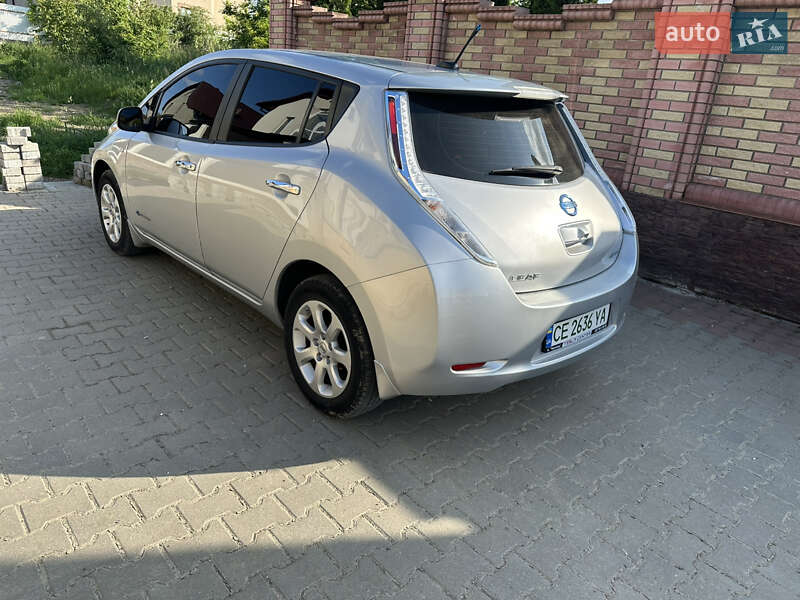 Хэтчбек Nissan Leaf 2013 в Черновцах