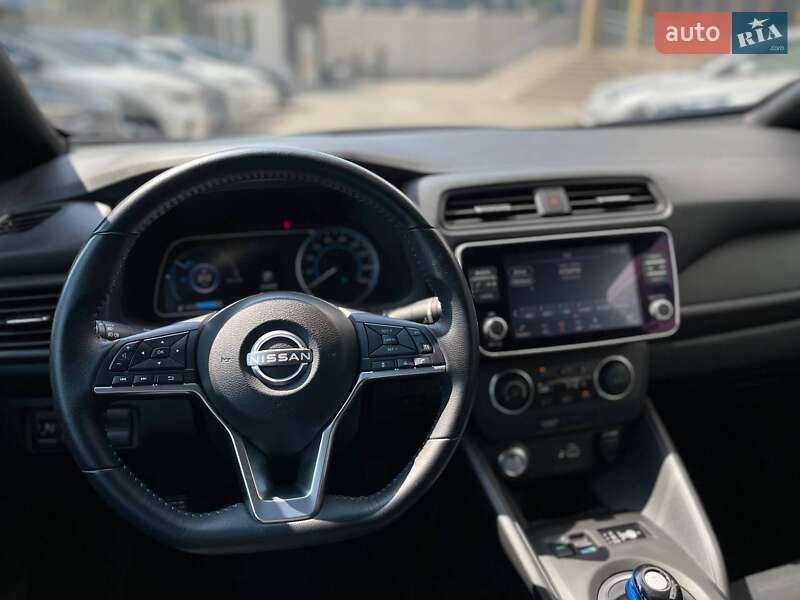 Хэтчбек Nissan Leaf 2022 в Киеве