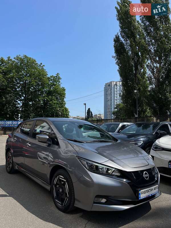Хэтчбек Nissan Leaf 2022 в Киеве