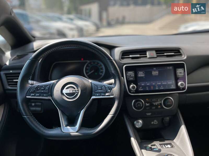 Хэтчбек Nissan Leaf 2022 в Киеве