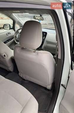 Хэтчбек Nissan Leaf 2012 в 