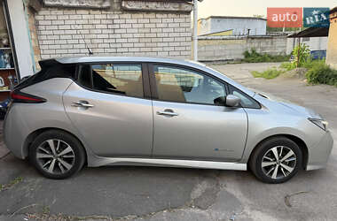 Хэтчбек Nissan Leaf 2018 в 