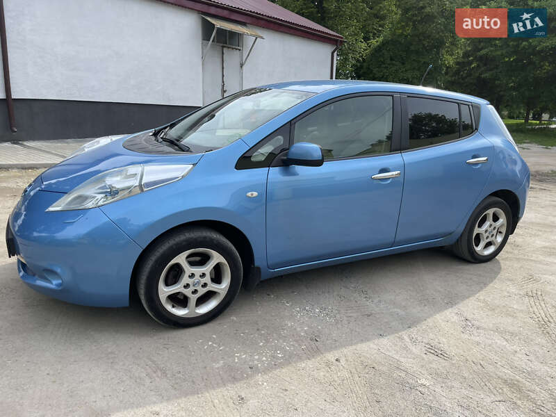 Хэтчбек Nissan Leaf 2012 в Красилове