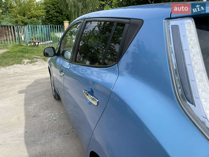 Хэтчбек Nissan Leaf 2012 в Красилове