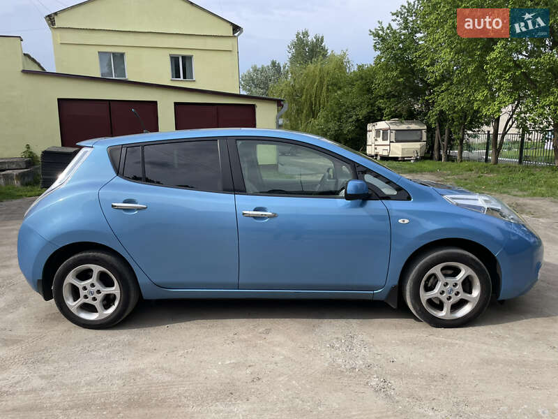 Хэтчбек Nissan Leaf 2012 в Красилове