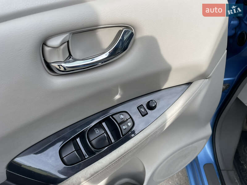 Хэтчбек Nissan Leaf 2012 в Красилове