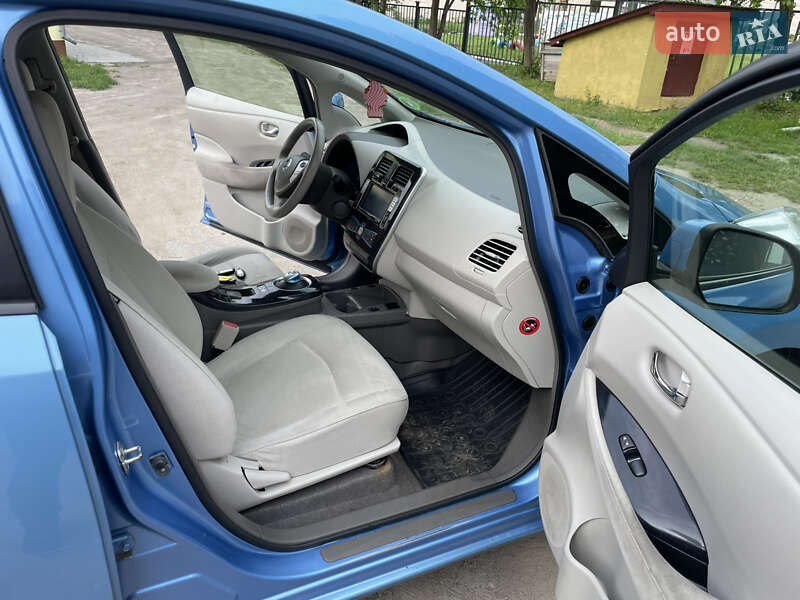 Хэтчбек Nissan Leaf 2012 в Красилове