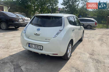 Хэтчбек Nissan Leaf 2012 в 