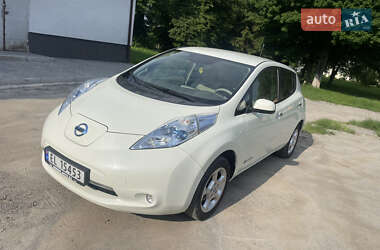 Хэтчбек Nissan Leaf 2012 в 
