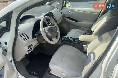 Хэтчбек Nissan Leaf 2012 в 