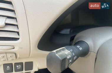 Хэтчбек Nissan Leaf 2012 в 