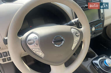 Хэтчбек Nissan Leaf 2012 в 