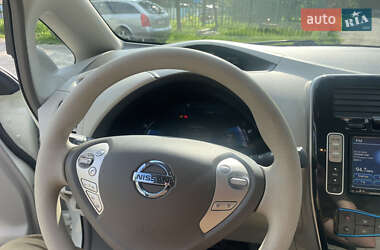 Хэтчбек Nissan Leaf 2012 в 