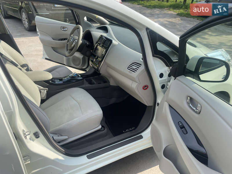 Хэтчбек Nissan Leaf 2012 в Красилове