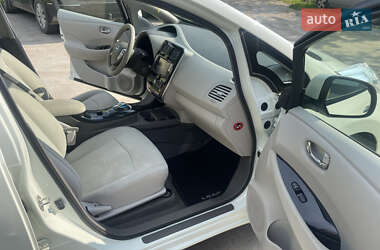 Хэтчбек Nissan Leaf 2012 в 