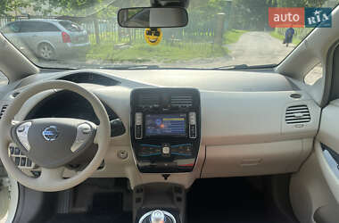 Хэтчбек Nissan Leaf 2012 в 