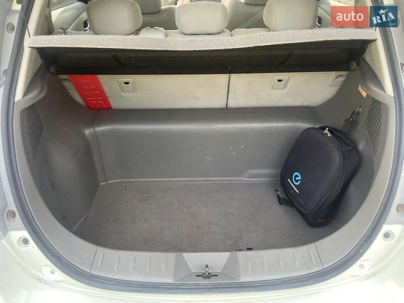 Хэтчбек Nissan Leaf 2012 в Красилове