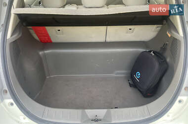 Хэтчбек Nissan Leaf 2012 в 