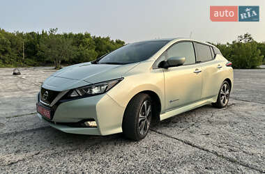 Хэтчбек Nissan Leaf 2018 в 