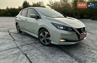 Хэтчбек Nissan Leaf 2018 в 