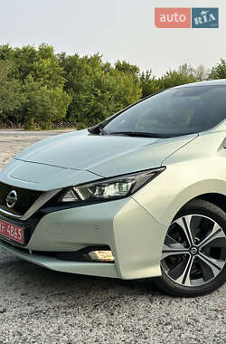 Хэтчбек Nissan Leaf 2018 в 