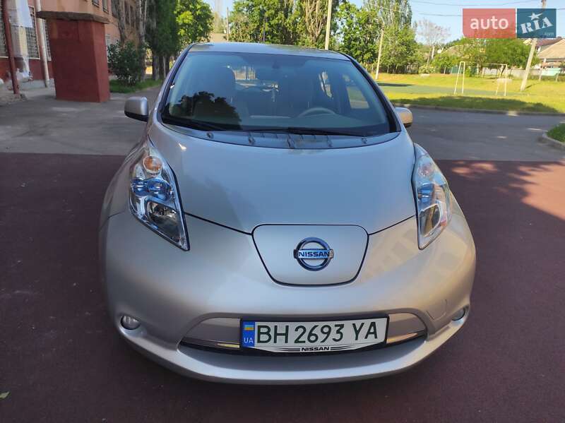 Хетчбек Nissan Leaf 2012 в 