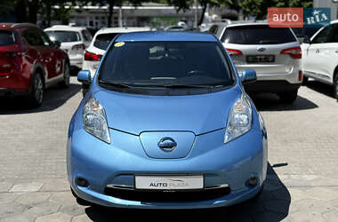 Хэтчбек Nissan Leaf 2013 в 