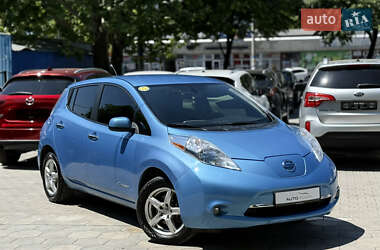 Хэтчбек Nissan Leaf 2013 в 
