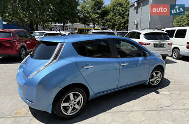 Хэтчбек Nissan Leaf 2013 в 