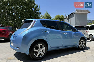 Хэтчбек Nissan Leaf 2013 в 