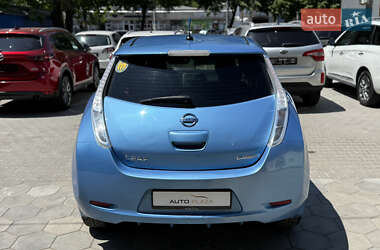 Хэтчбек Nissan Leaf 2013 в 