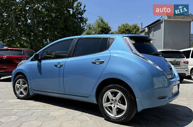 Хэтчбек Nissan Leaf 2013 в 