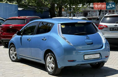 Хэтчбек Nissan Leaf 2013 в 