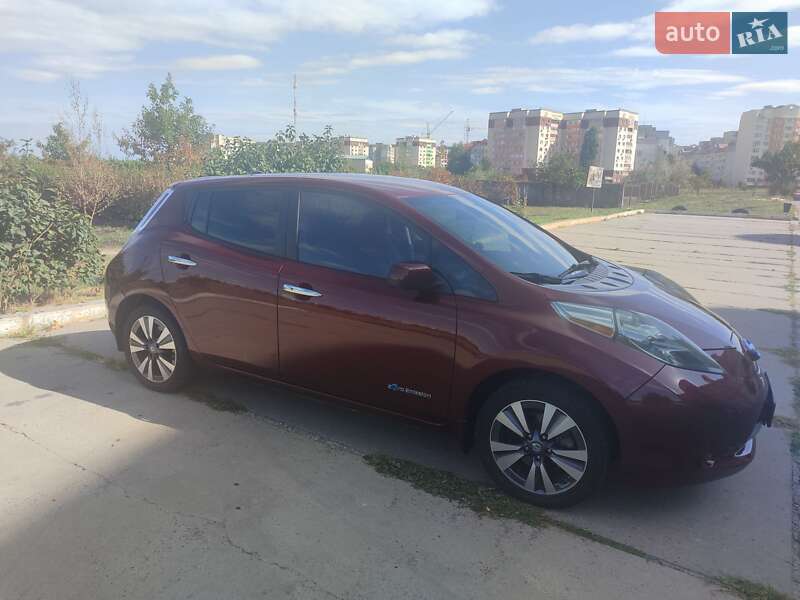 Хэтчбек Nissan Leaf 2016 в Херсоне