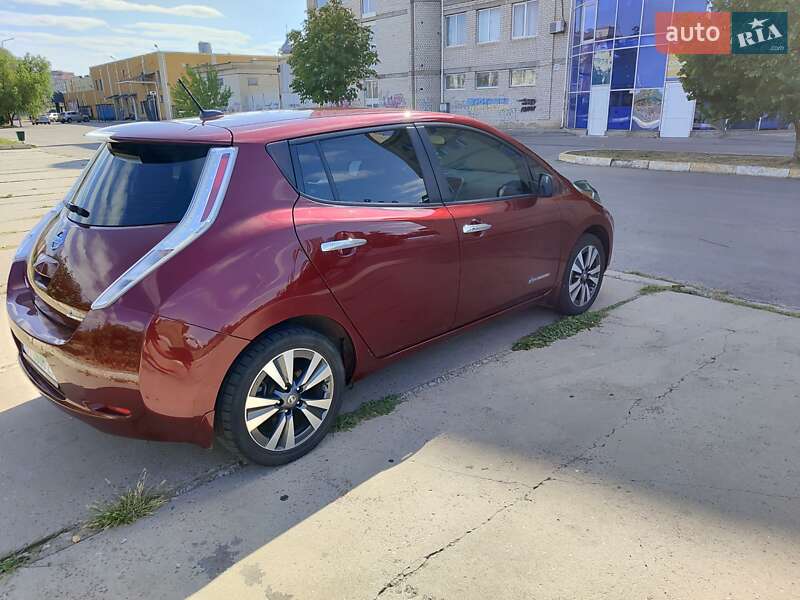 Хэтчбек Nissan Leaf 2016 в Херсоне