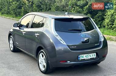 Хетчбек Nissan Leaf 2013 в 