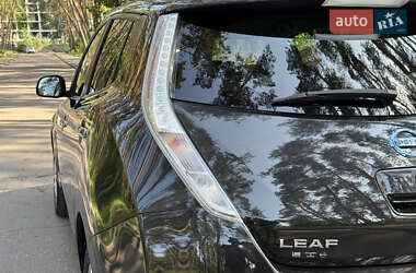 Хэтчбек Nissan Leaf 2014 в 