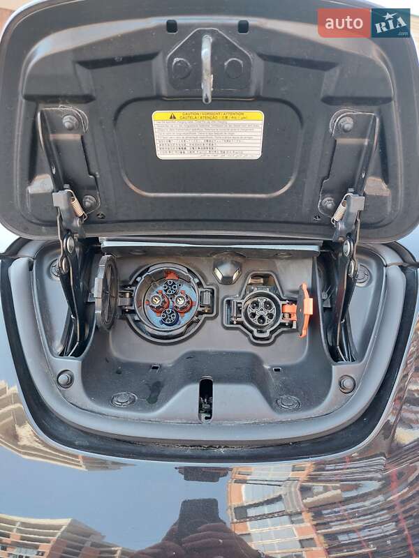 Хэтчбек Nissan Leaf 2013 в Ужгороде