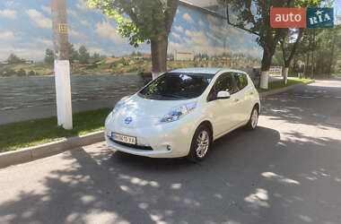 Хэтчбек Nissan Leaf 2012 в 