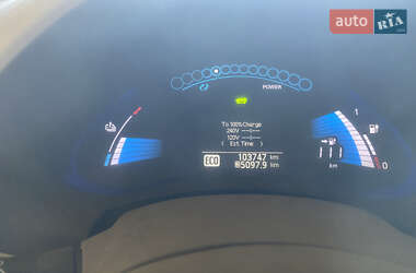 Хэтчбек Nissan Leaf 2012 в 