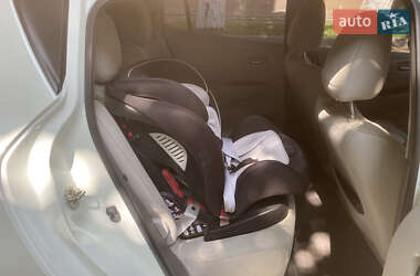 Хэтчбек Nissan Leaf 2012 в 