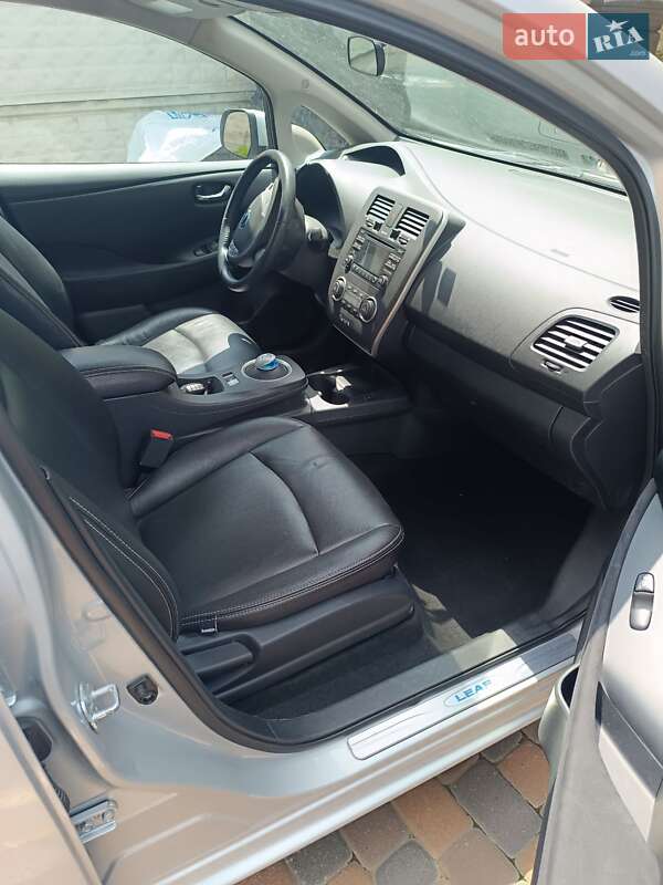 Хэтчбек Nissan Leaf 2015 в Ровно