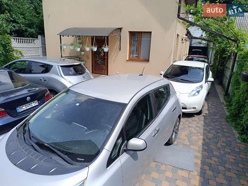 Хэтчбек Nissan Leaf 2015 в Ровно