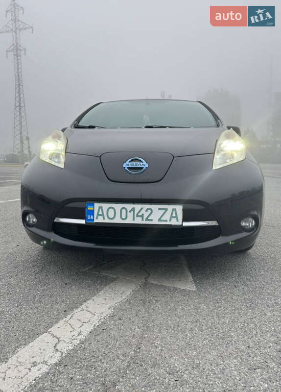Хэтчбек Nissan Leaf 2013 в 