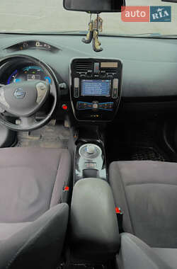 Хэтчбек Nissan Leaf 2013 в 