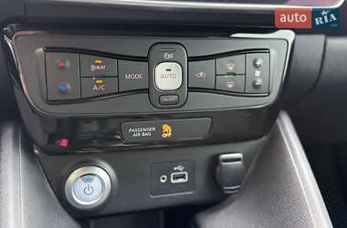 Хэтчбек Nissan Leaf 2019 в 